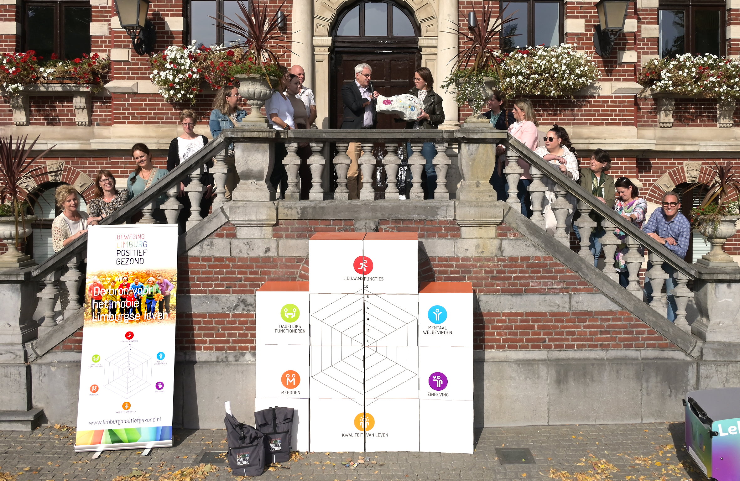 De KeiPositief XXL is overgedragen aan Kerkrade